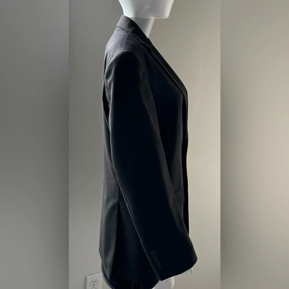 Wilke-Rodriguez men's suit, size 38, standard, waist 32. Fitted jacket and
